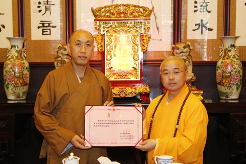 雪窦山资圣禅寺方丈怡藏大和尚率团参访炉峰禅寺