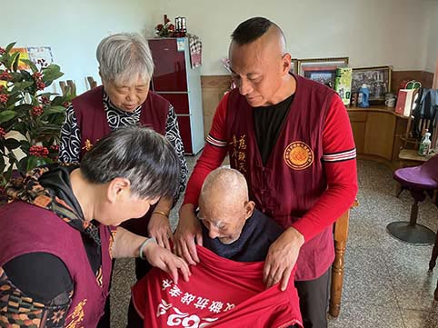 周长灿服装e.jpg 周长灿服装e.jpg