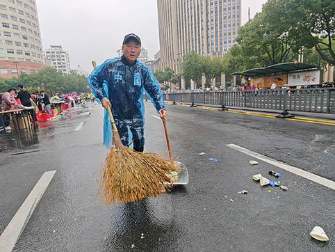 清扫1.jpg 清扫1.jpg