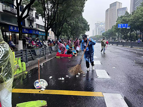 清扫2.jpg 清扫2.jpg